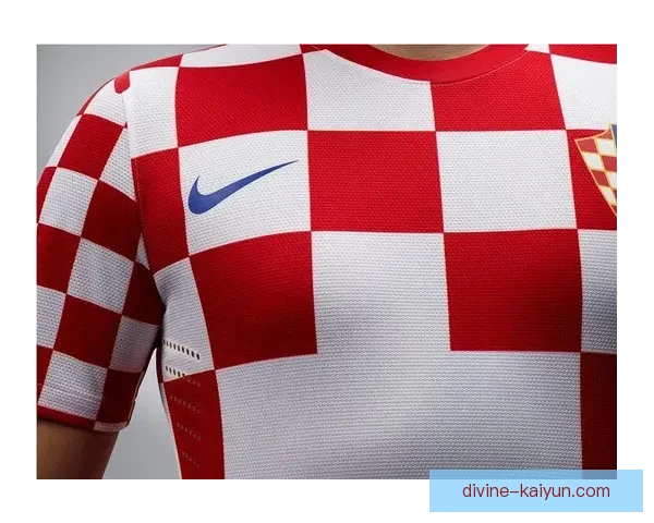 克罗地亚创新棋盘球衣引发热议，彰显民族文化与时尚结合备受关注