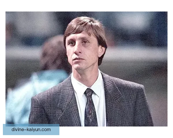 克鲁伊夫足球文化象征的影响力持续增强，助力俱乐部青训改革与发展