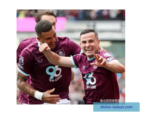 英超赛季中，伯恩利对曼联的比赛表现分析与状态总结